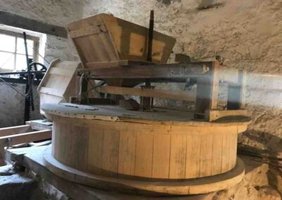 L'archure surmontée de la trémie - moulin de la Fage Haute, Villeréal